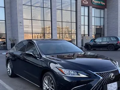 2023 لكزس إي إس 350