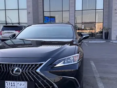 2023 لكزس إي إس 350
