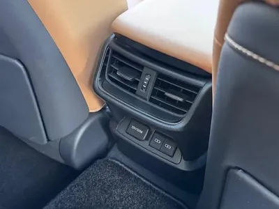 2023 لكزس إي إس 350