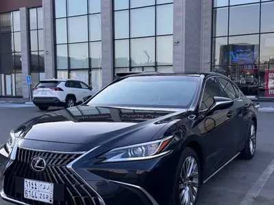 2023 لكزس إي إس 350