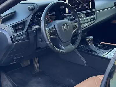 2023 لكزس إي إس 350