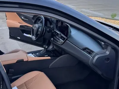 2023 لكزس إي إس 350