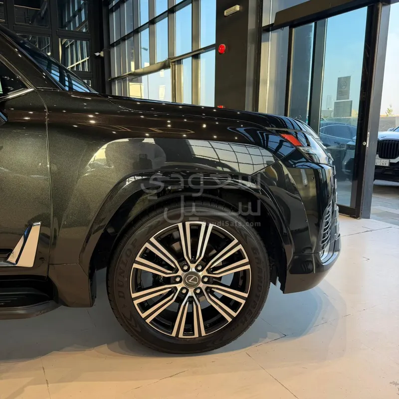 2024 لكزس إل إكس 600