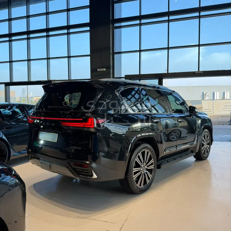 2024 لكزس إل إكس 600