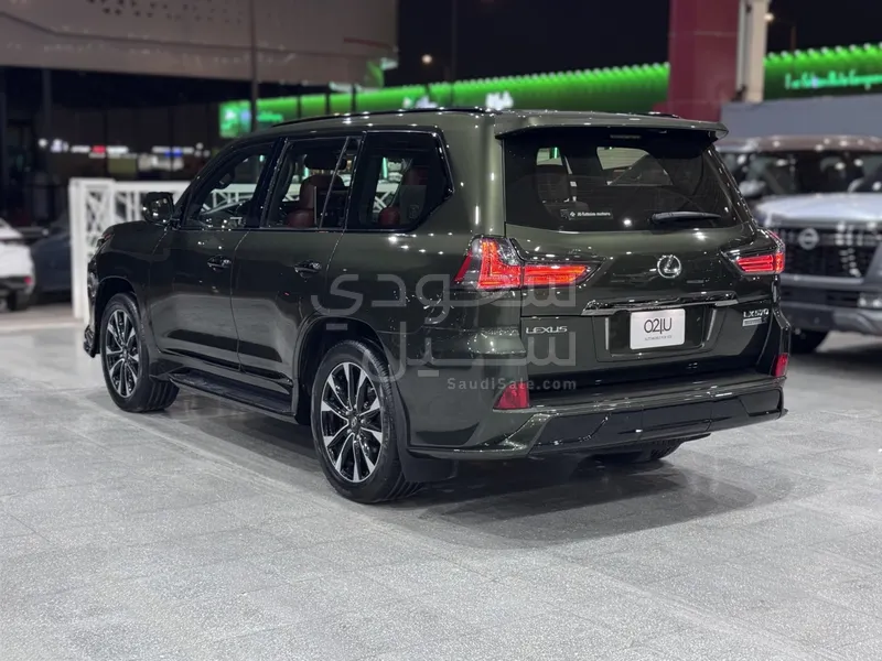 2021 لكزس إل إكس 570 بلاك اديشن