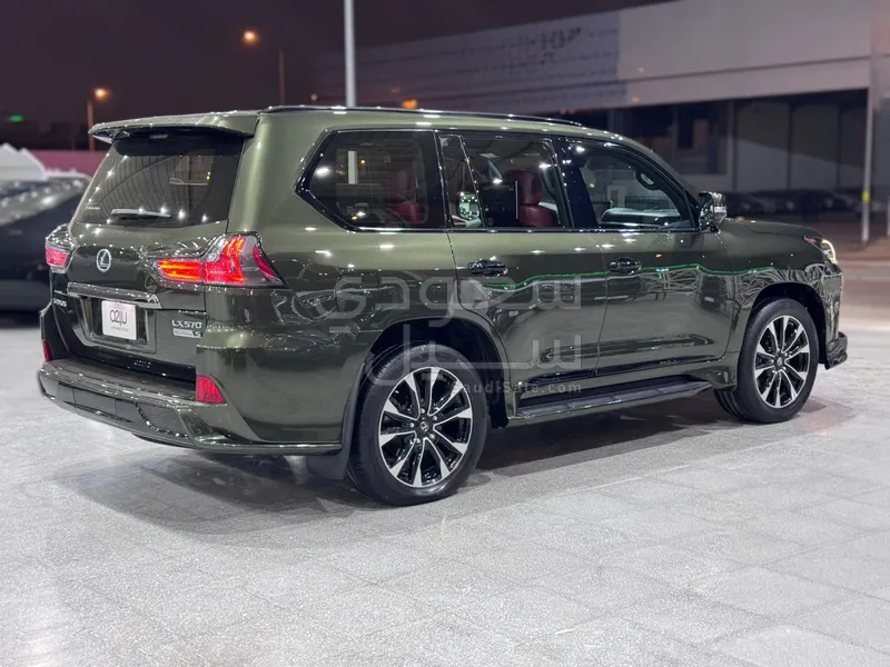 2021 لكزس إل إكس 570 بلاك اديشن