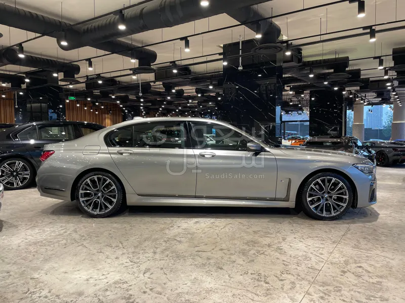 2021 بي ام دبليو الفئة السابعة 730 إل أي