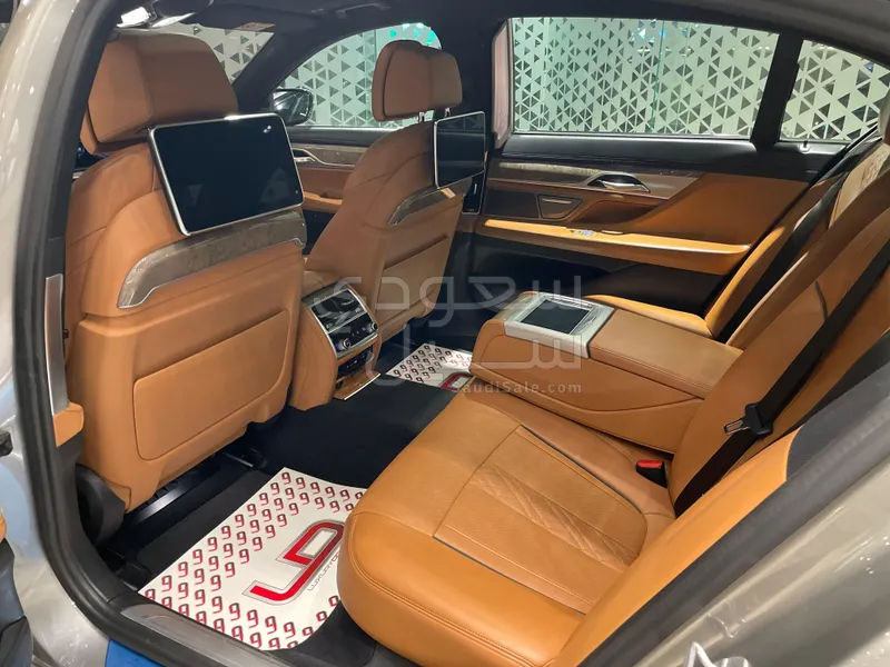 2021 بي ام دبليو الفئة السابعة 730 إل أي