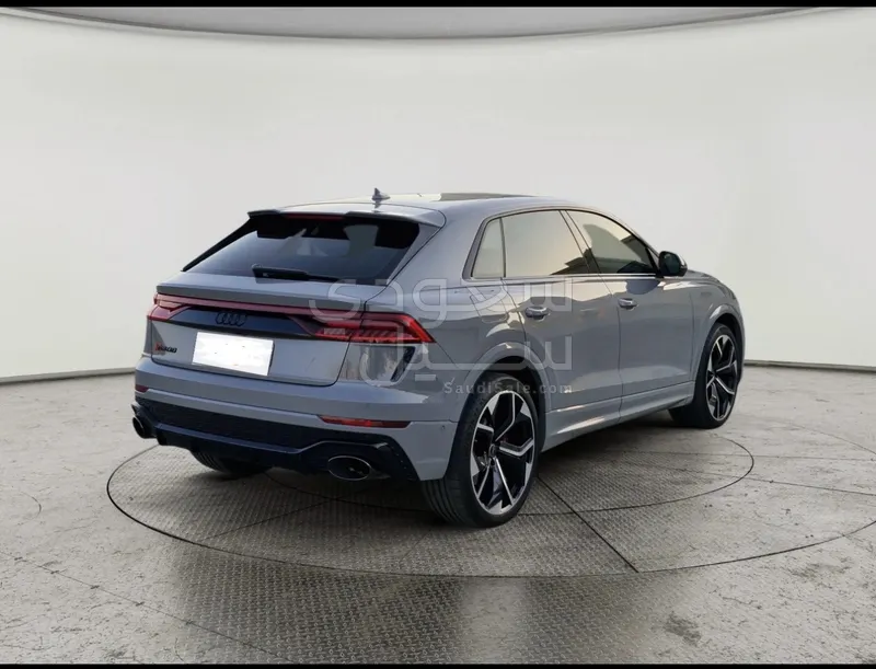 2023 اودي ار اس كيو 8