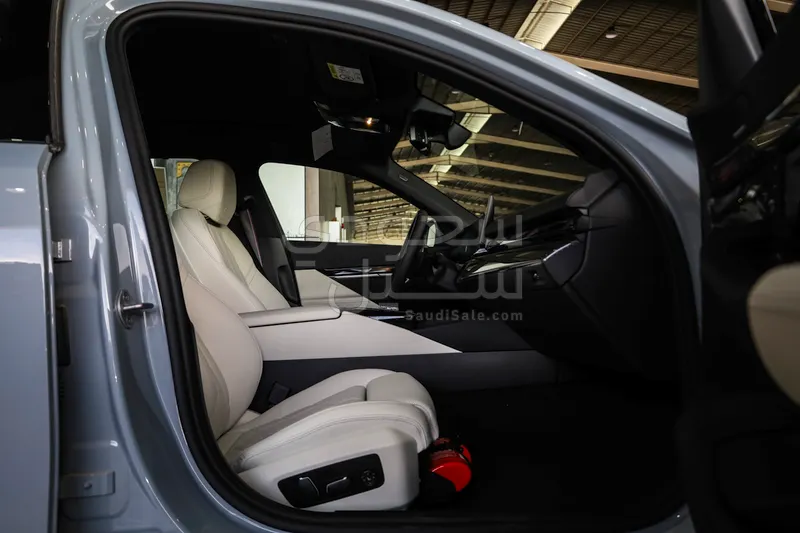 2026 BMW 5 Series 520i