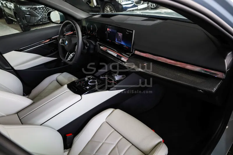 2026 BMW 5 Series 520i