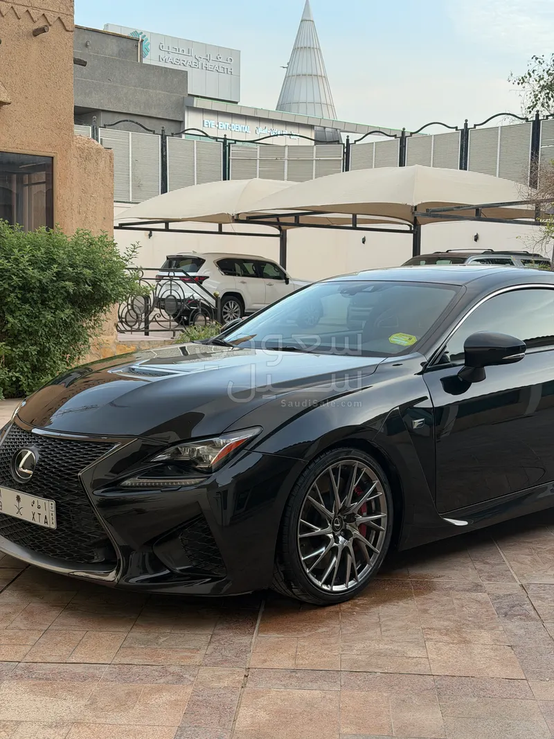 2016 لكزس أر سي اف