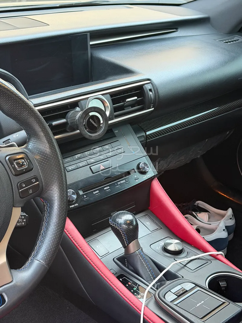 2016 لكزس أر سي اف