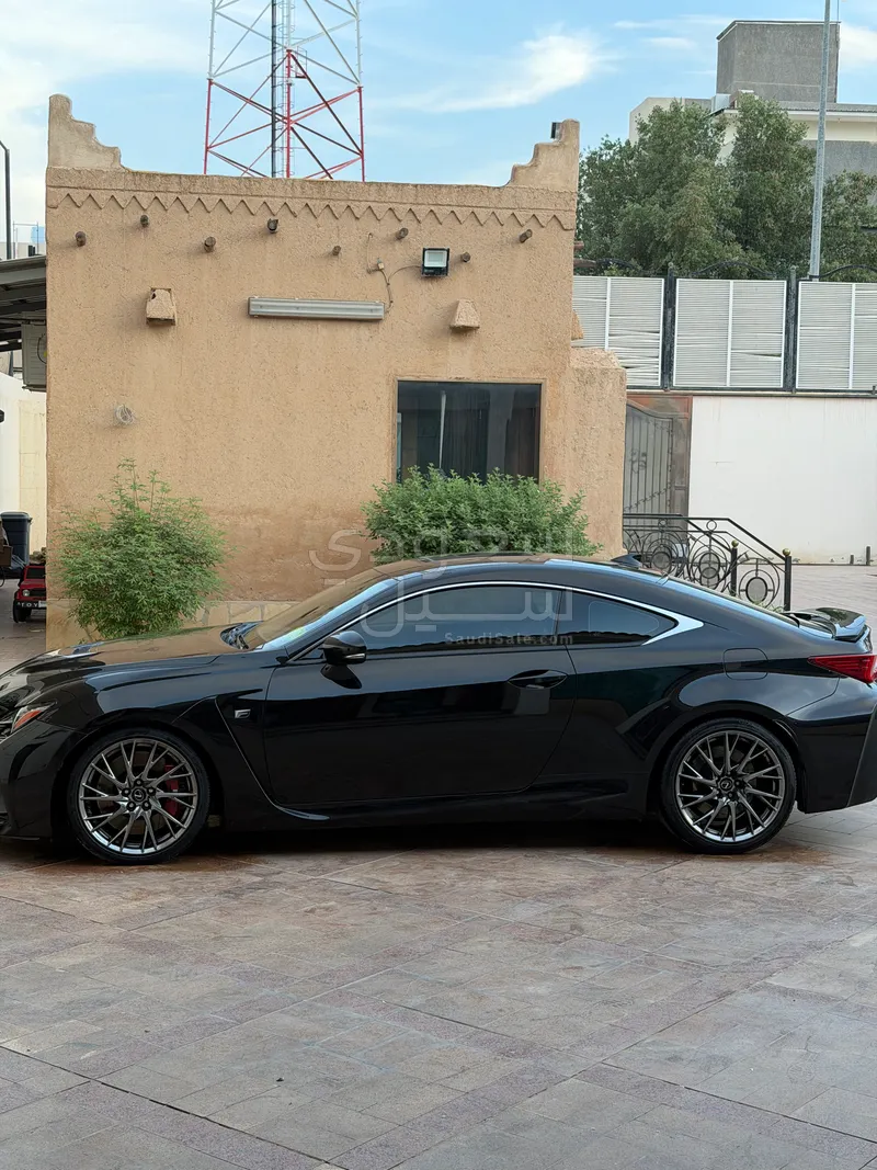 2016 لكزس أر سي اف