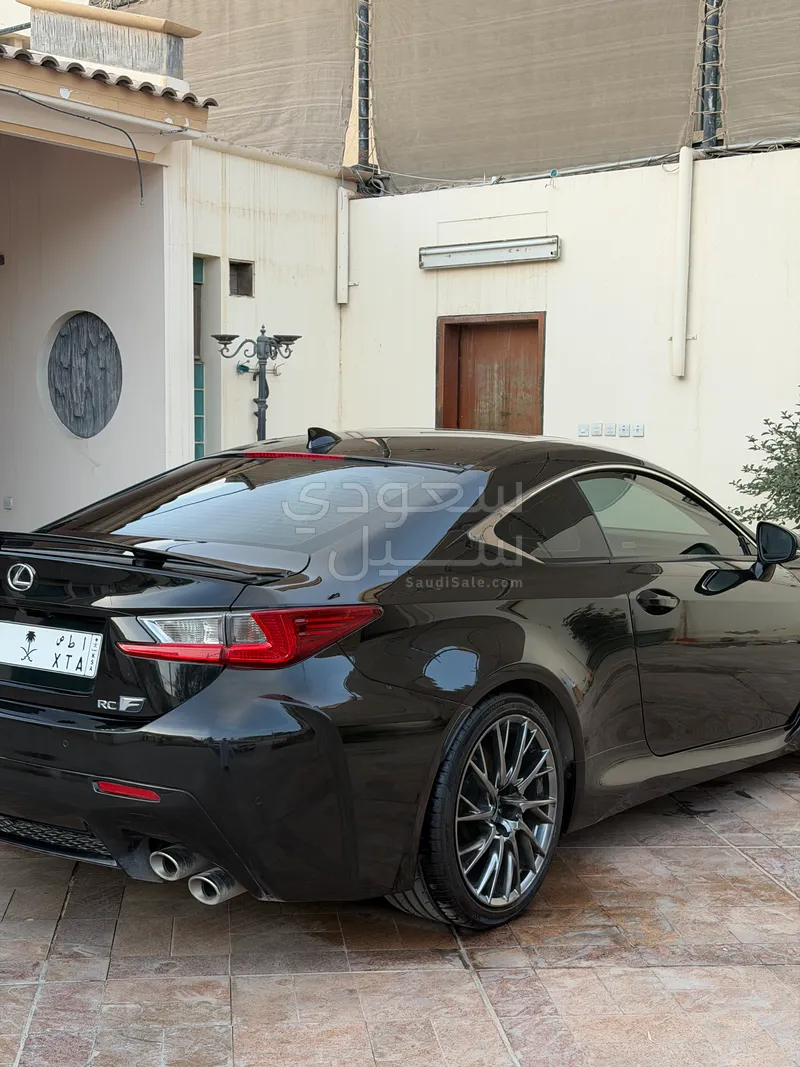 2016 لكزس أر سي اف