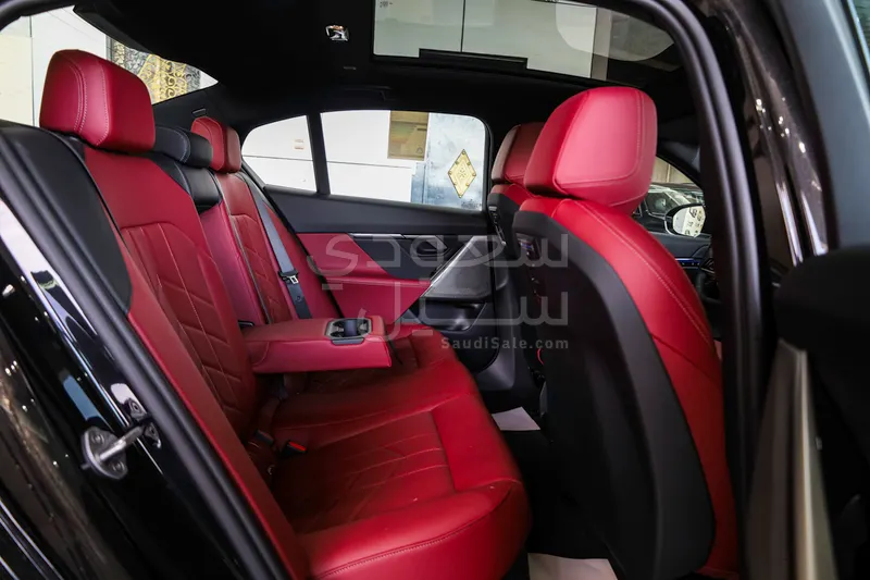 2026 BMW 5 Series 520i