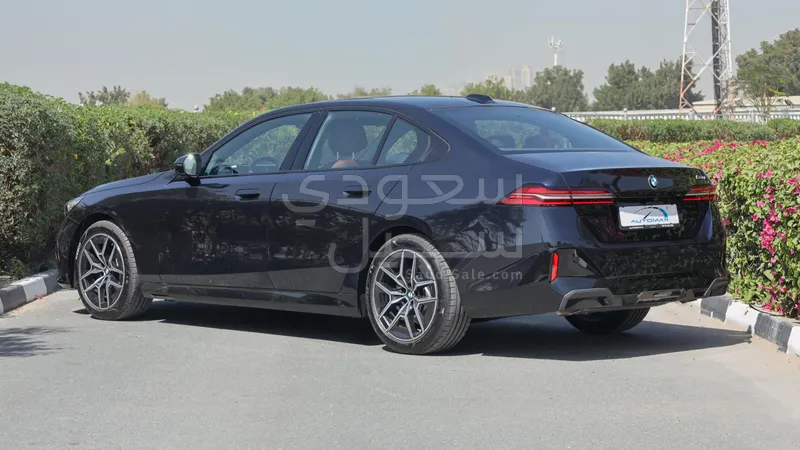 2026 بي ام دبليو الفئة الخامسة 530 إم كت