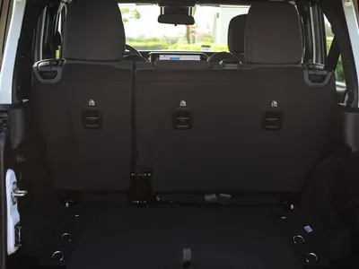 2025 جييب رانجلر سبورت بلس