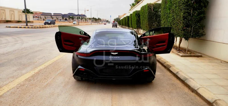 2019 استون مارتن فانتج في 8
