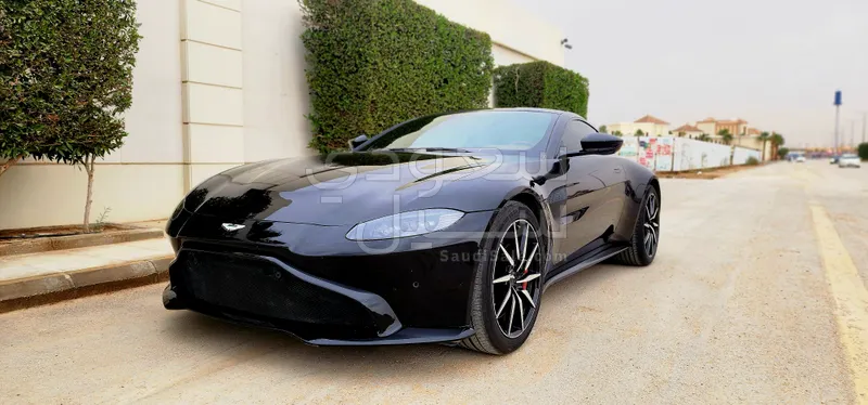 2019 استون مارتن فانتج في 8