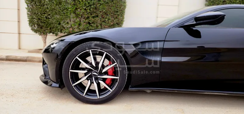 2019 استون مارتن فانتج في 8