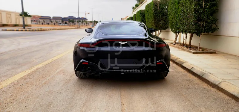 2019 استون مارتن فانتج في 8