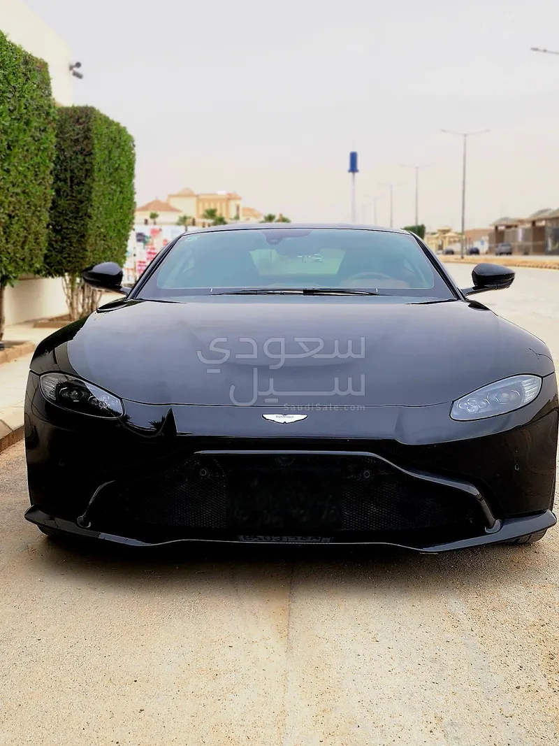 2019 استون مارتن فانتج في 8
