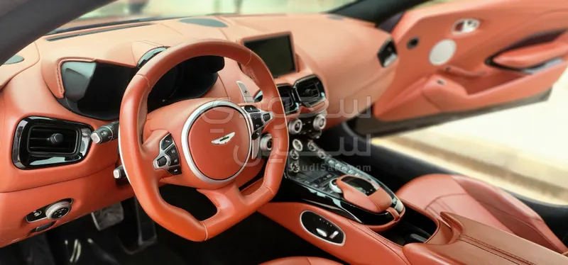 2019 استون مارتن فانتج في 8