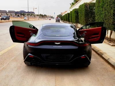 2019 استون مارتن فانتج في 8