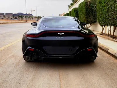 2019 استون مارتن فانتج في 8