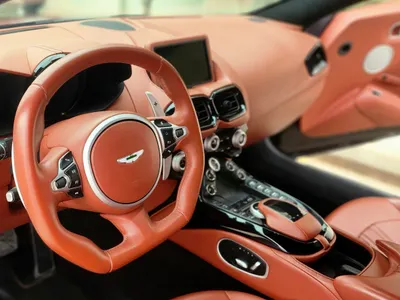 2019 استون مارتن فانتج في 8