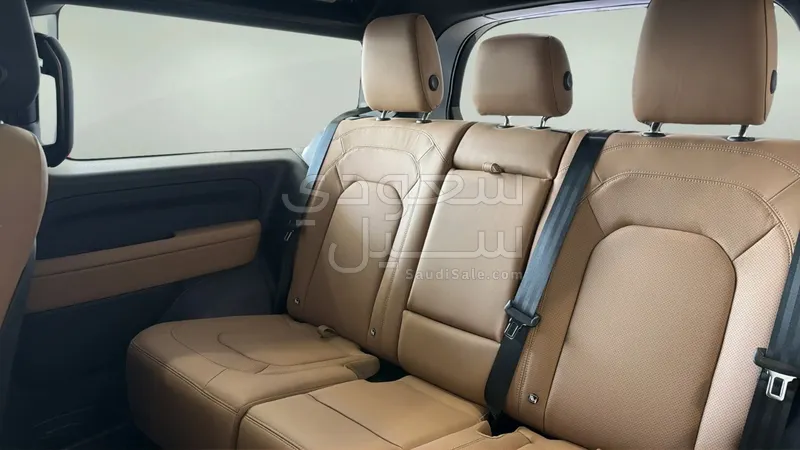 2025 لاند روفر ديفيندر 90