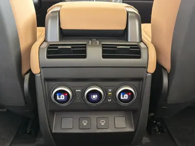 2025 لاند روفر ديفيندر 90