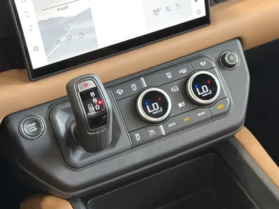 2025 لاند روفر ديفيندر 90