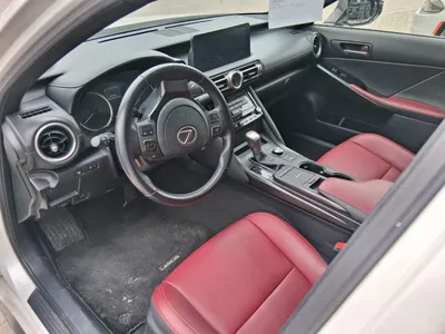 2022 لكزس آي إس 300