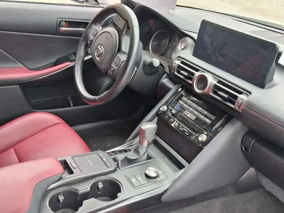 2022 لكزس آي إس 300