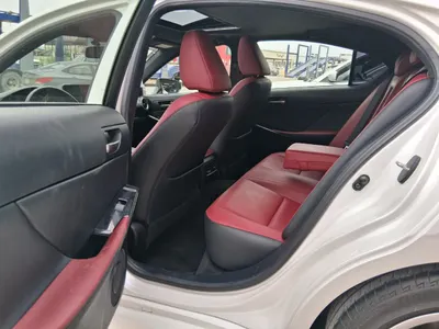 2022 لكزس آي إس 300