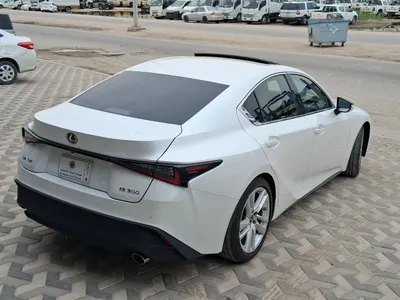2022 لكزس آي إس 300