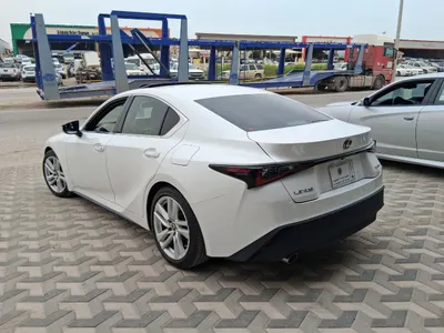 2022 لكزس آي إس 300