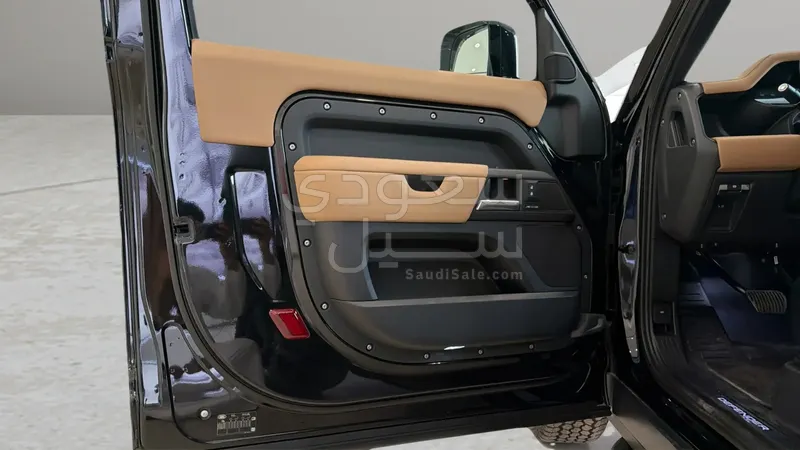 2025 لاند روفر ديفيندر 90