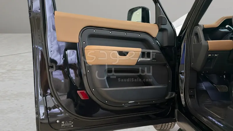 2025 لاند روفر ديفيندر 90