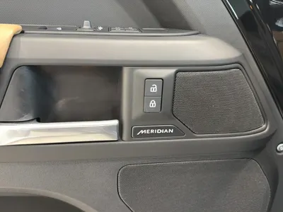 2025 لاند روفر ديفيندر 90