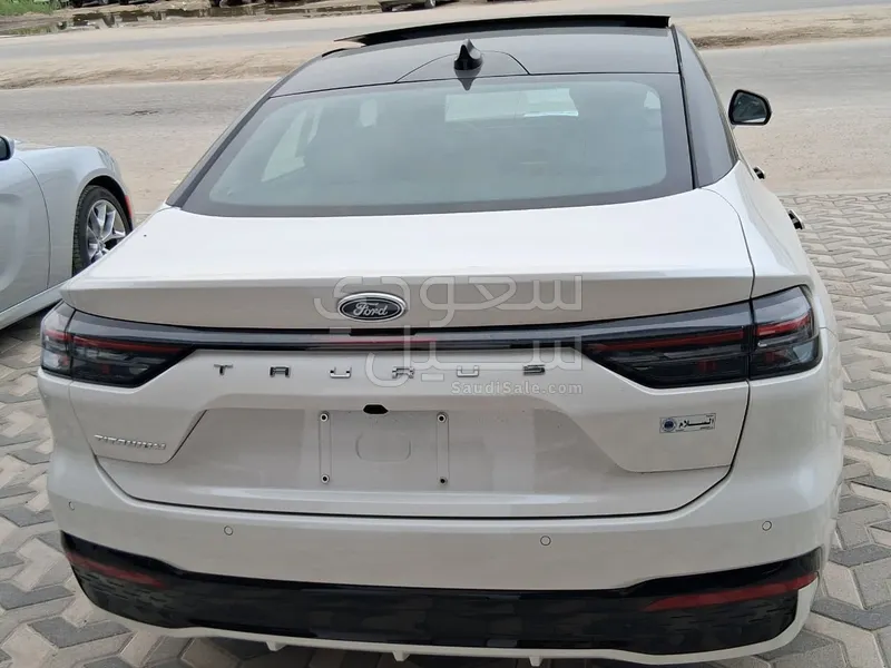 2026 فورد توروس تايتينيوم