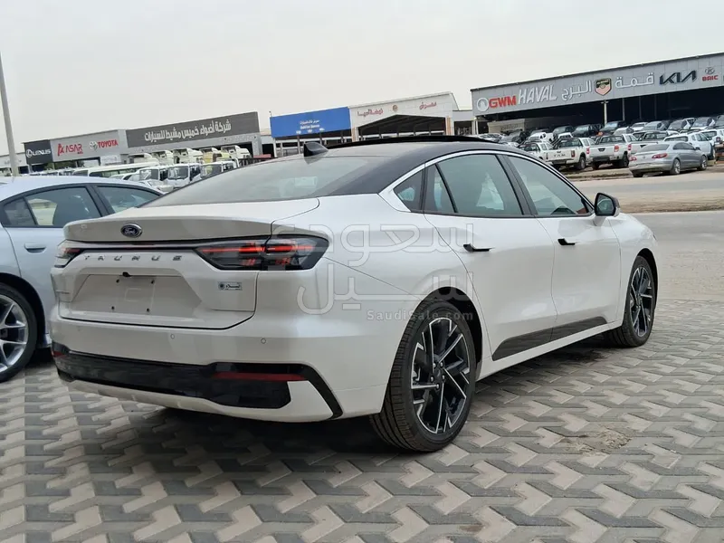 2026 فورد توروس تايتينيوم