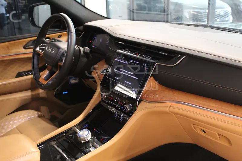 2021 جييب جراند شيروكي ساميت