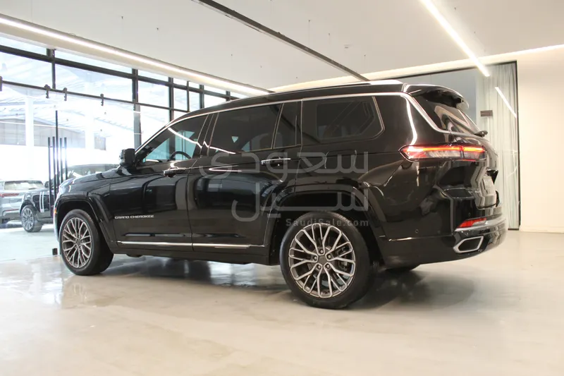 2021 جييب جراند شيروكي ساميت