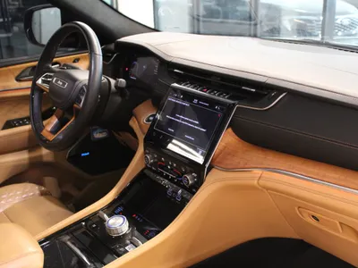 2021 جييب جراند شيروكي ساميت