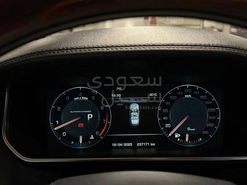 2015 لاند روفر رينج روفر فوج اس اي سوبر تشارج