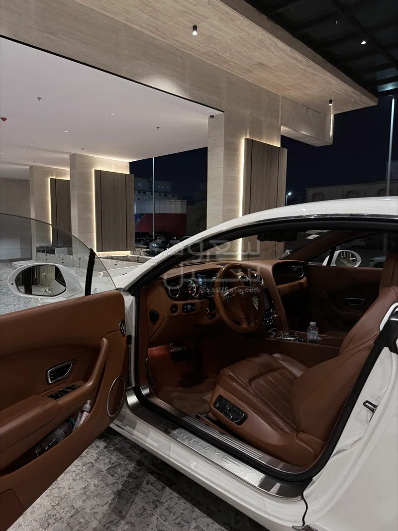 2014 بنتلي كونتيننتل جي تي