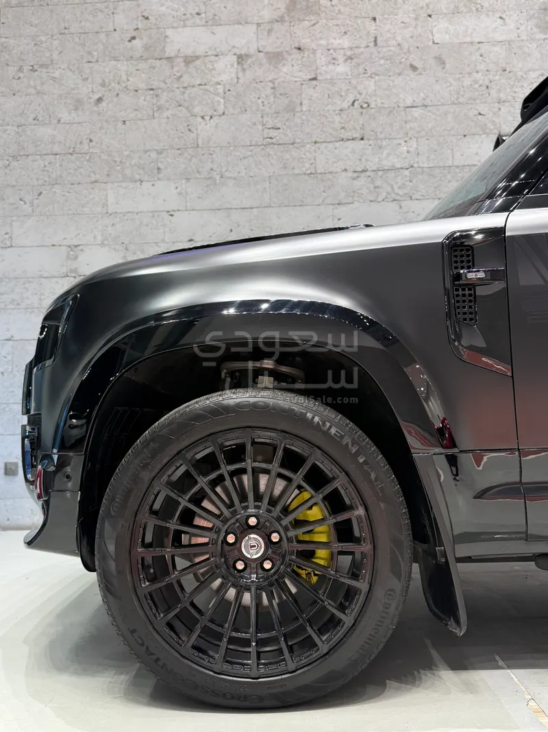 2023 لاند روفر ديفيندر 90